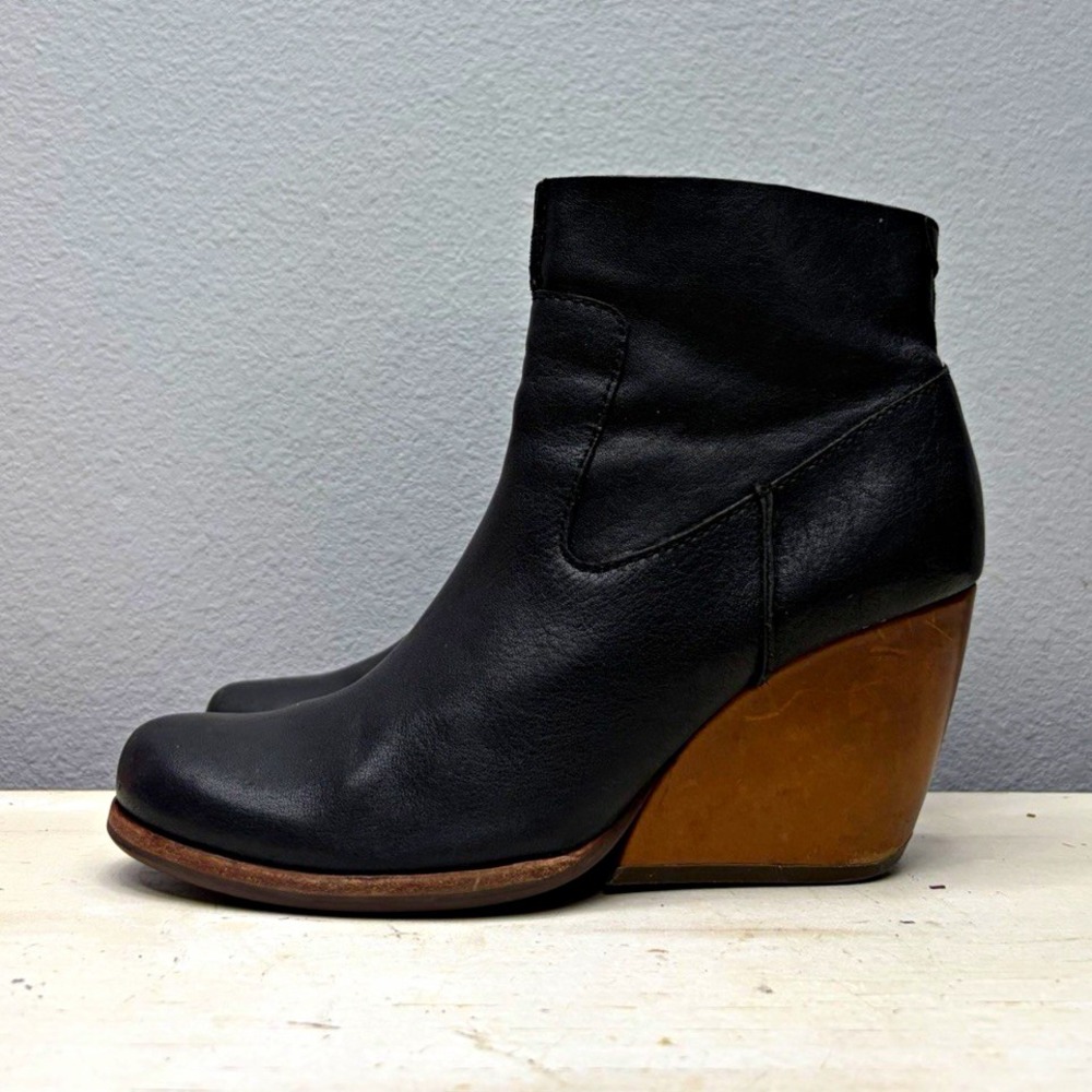 Kork-Ease Michelle Black Leather Wedge Ankle Boots Booties Women's 7M K27703